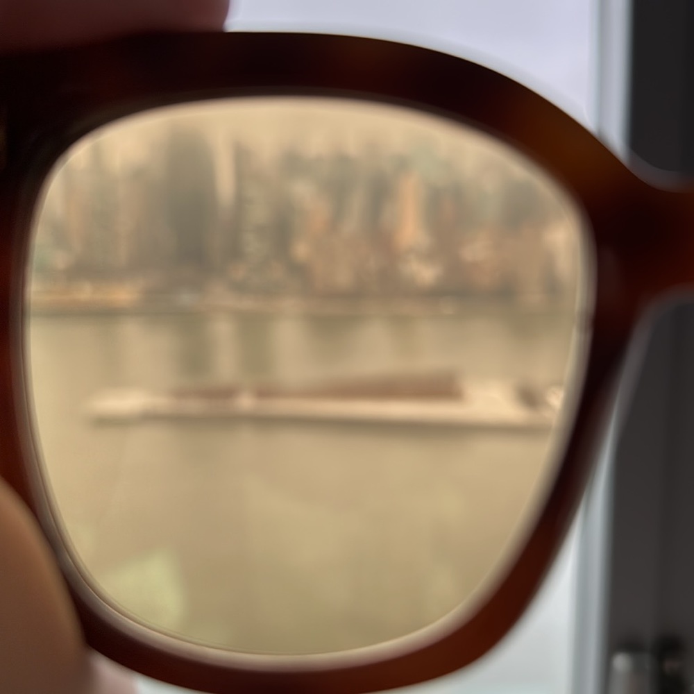 Authentic Gucci sunglasses in great shape! Includes the original case - Picture 9 of 10